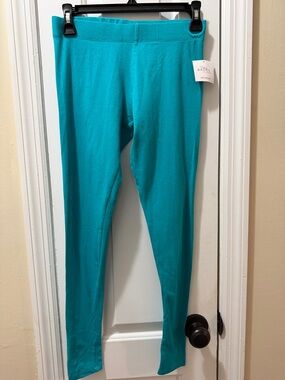 NWT Sexy Basics 24/7 Anywhere Capri Leggings in Teal
